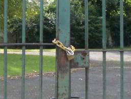 Gate locked with chain 