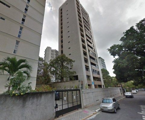 Photo from Google Street View of street in Graças, a middle-class Recife neighbourhood